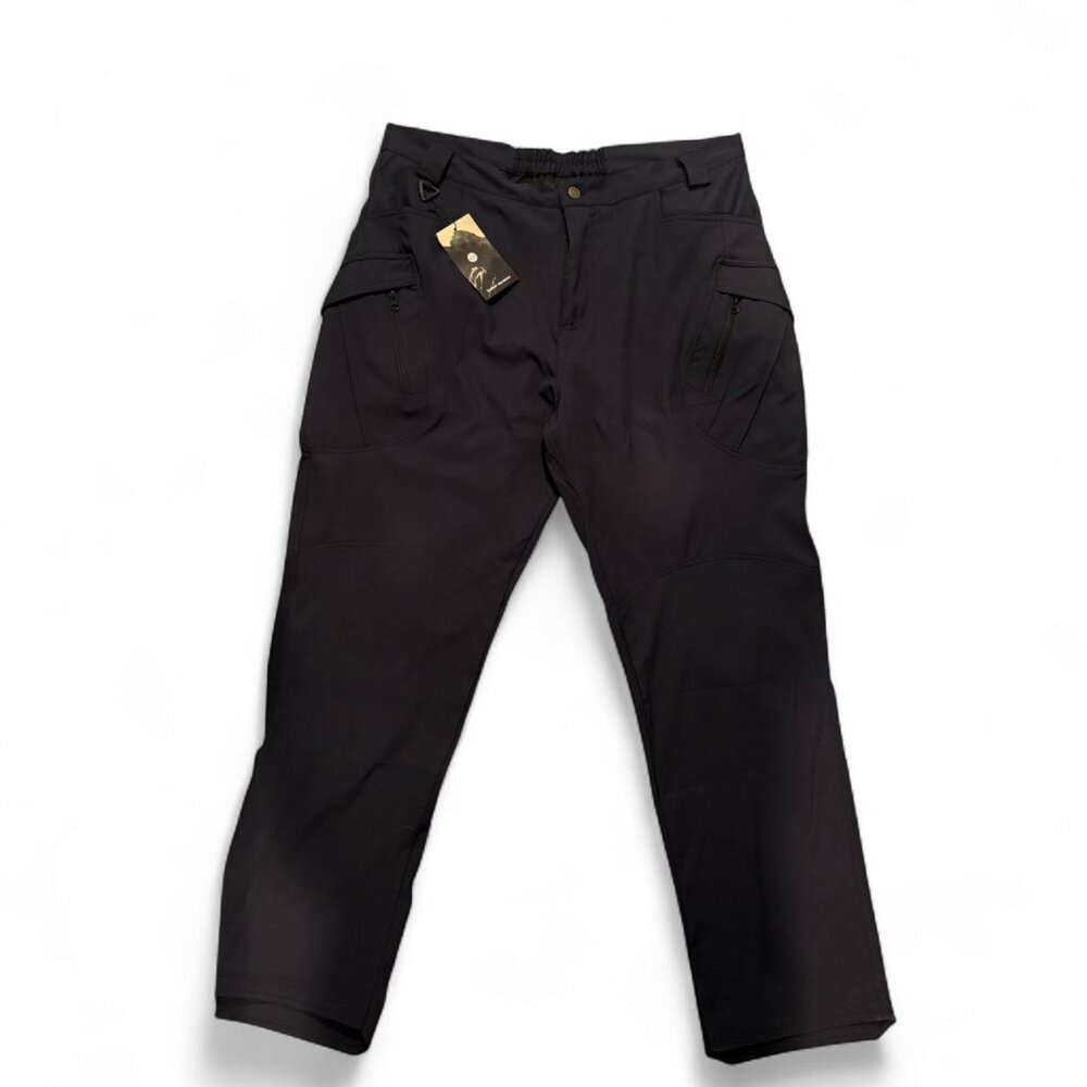 Outdoor cargo pants with multiple pockets